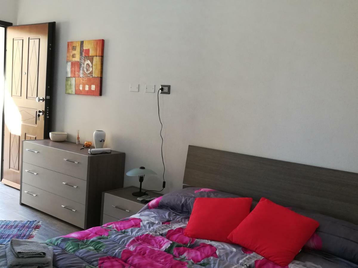 Rooms Loru Sestu Eksteriør billede
